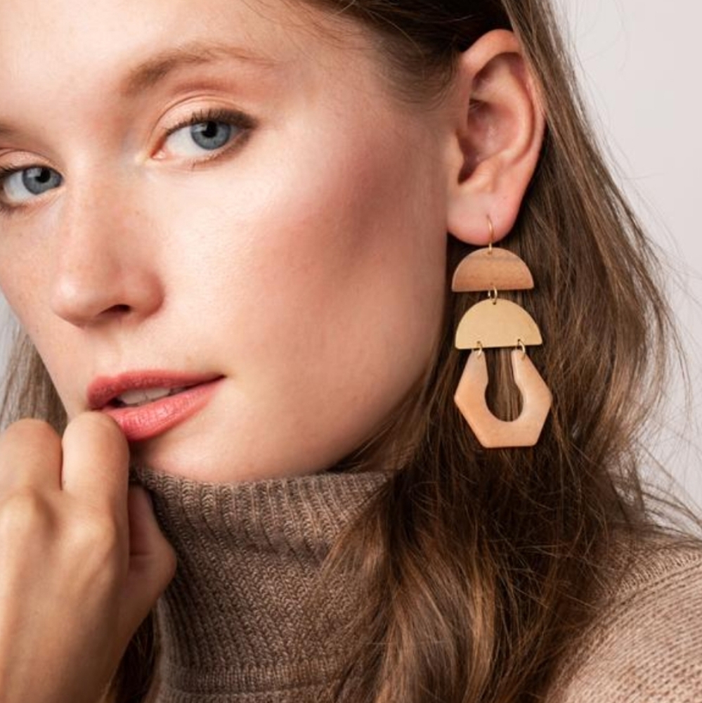 Scout Cut Out Earing Sandstone
